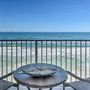bright-daytona-beach-condo-with-community-pool.thedaytonabeachhotels.com/